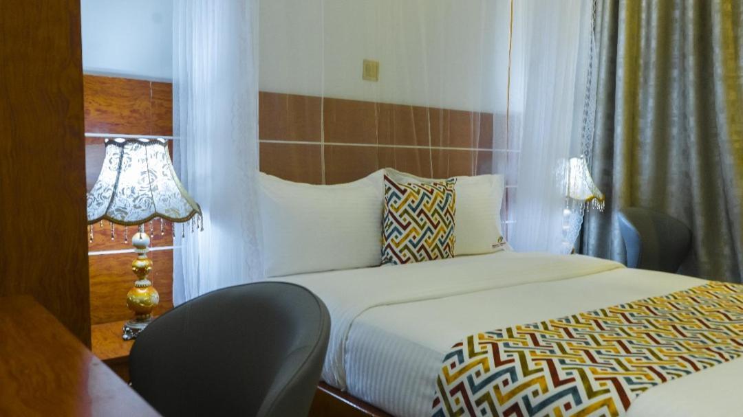 Ambrosia Heights Entebbe Hotel Exterior foto